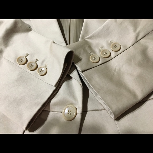 The Limited  Khaki jacket with cropped sleeves. - Picture 6 of 8